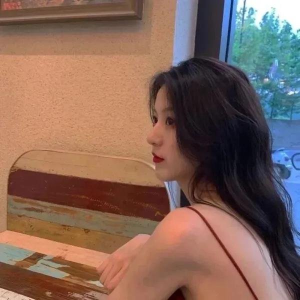 红色尾翼